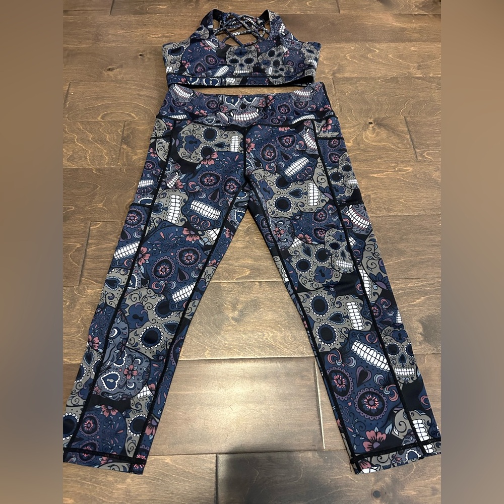 CVG Skulls Bra and Capri Leggings Set Size Medium
